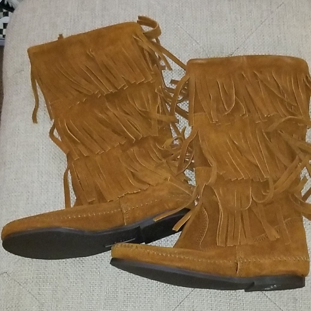 NWOT MINNETONKA BOOTS - Picture 2 of 3